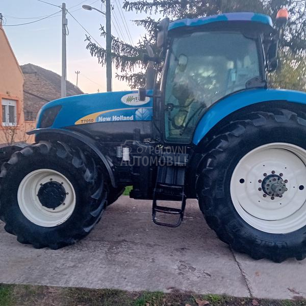 New Holland T7050