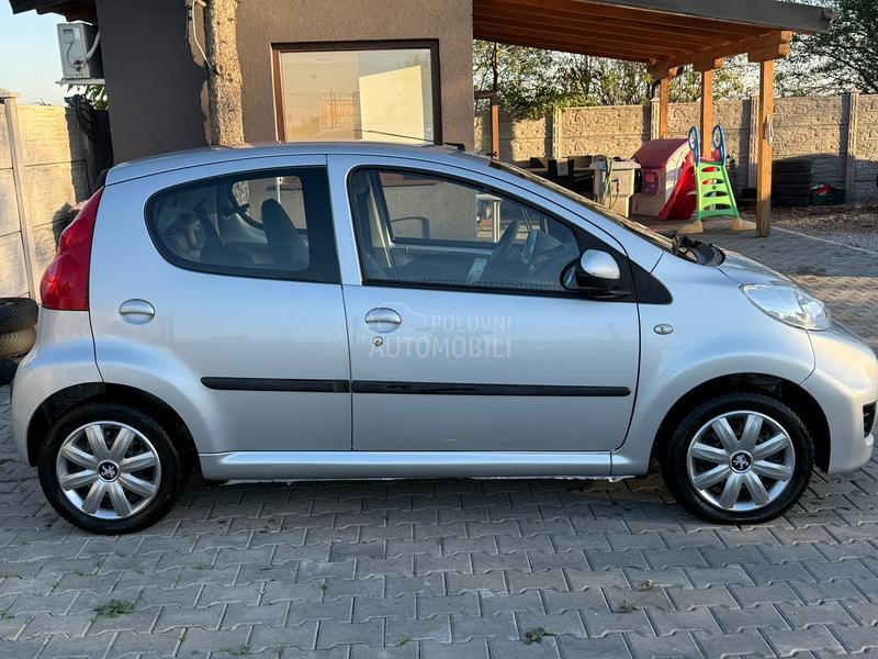 Peugeot 107 1.0i