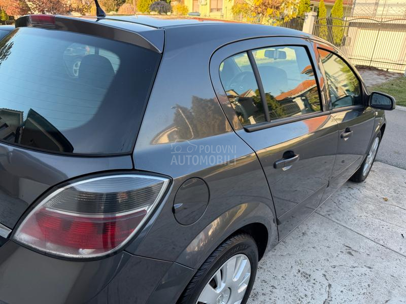 Opel Astra H 1.6 16v ENJOY
