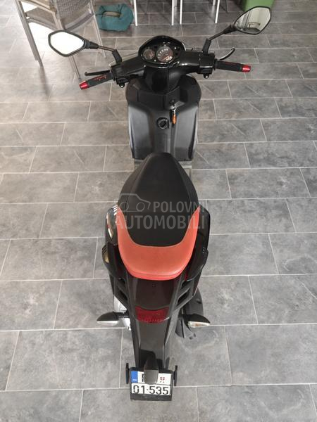 Aprilia sr