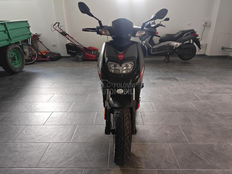 Aprilia sr