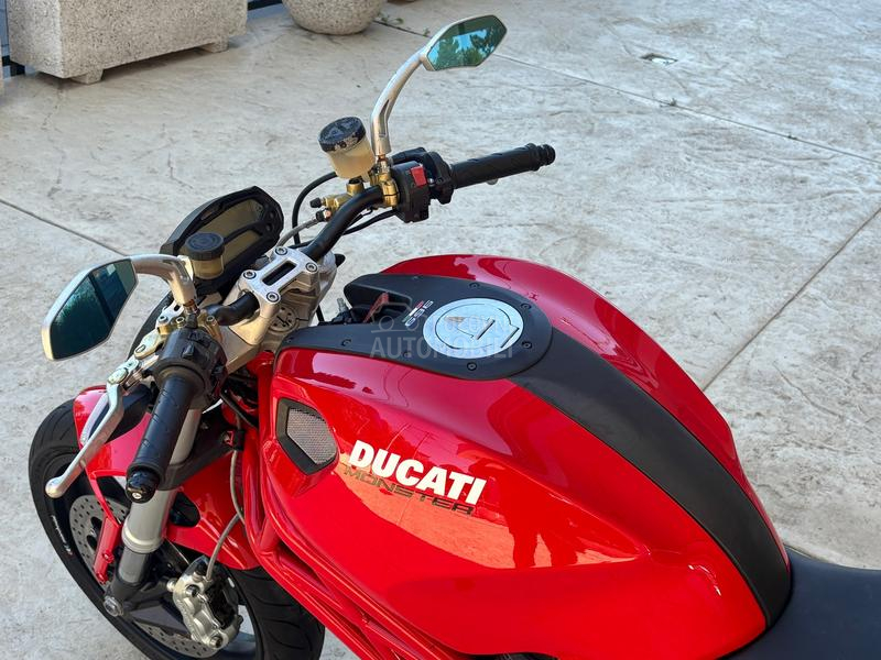 Ducati monster 696