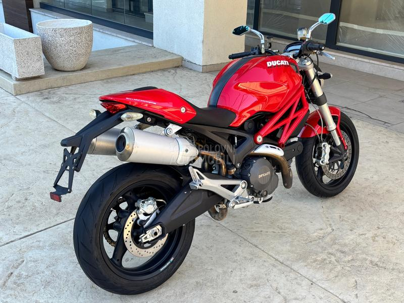 Ducati monster 696