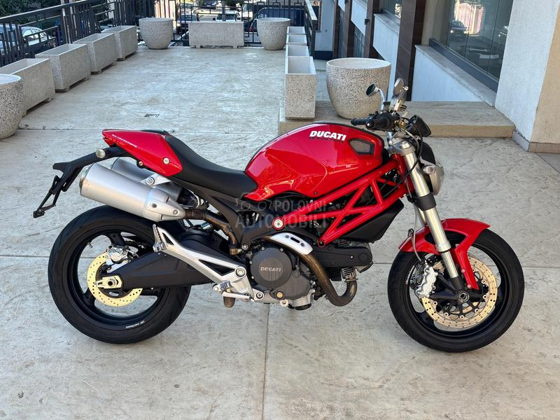 Ducati monster 696