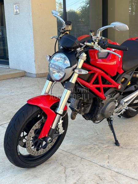 Ducati monster 696
