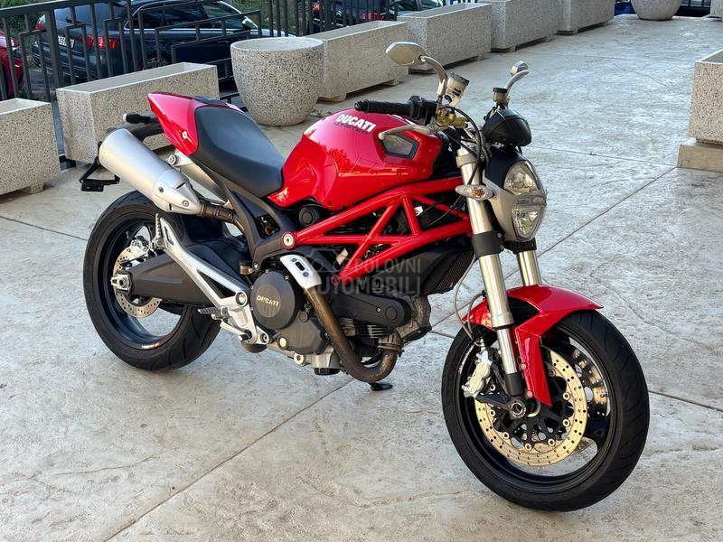 Ducati monster 696