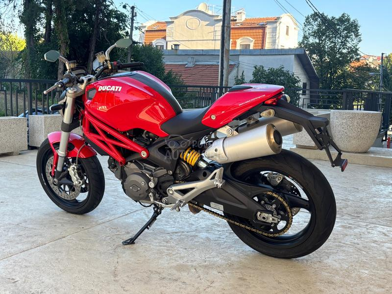 Ducati monster 696