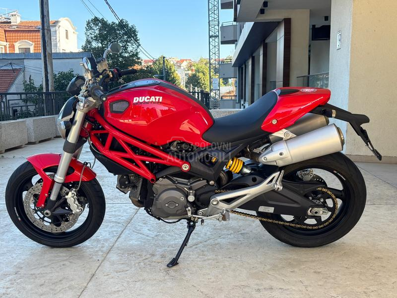 Ducati monster 696
