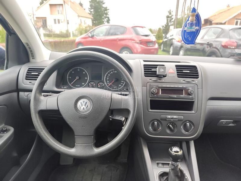 Volkswagen Golf 5 //NOVI SERVISI//