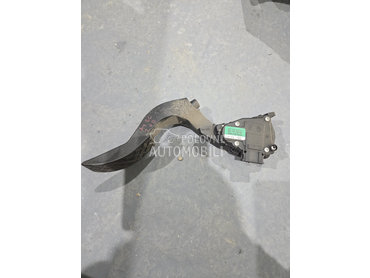 Papucica gasa za Audi A4 od 2001. do 2004. god.