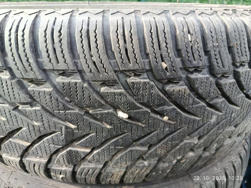 Nokian 215/65 R17 Zimska
