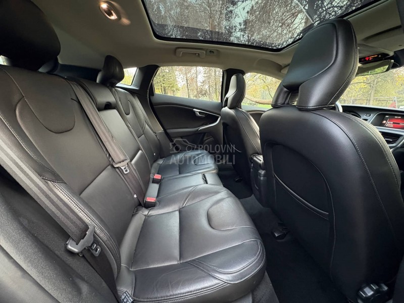 Volvo V40 2.0d D2 pano kož