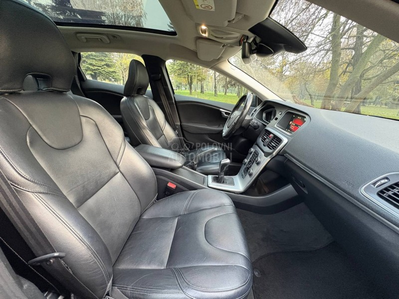 Volvo V40 2.0d D2 pano kož