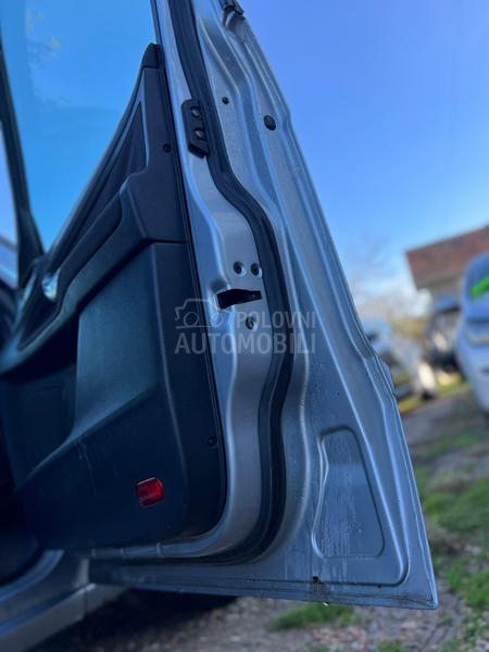 vrata prednja leva desna