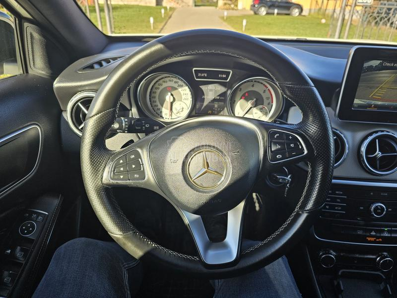 Mercedes Benz GLA 200 D STYLE