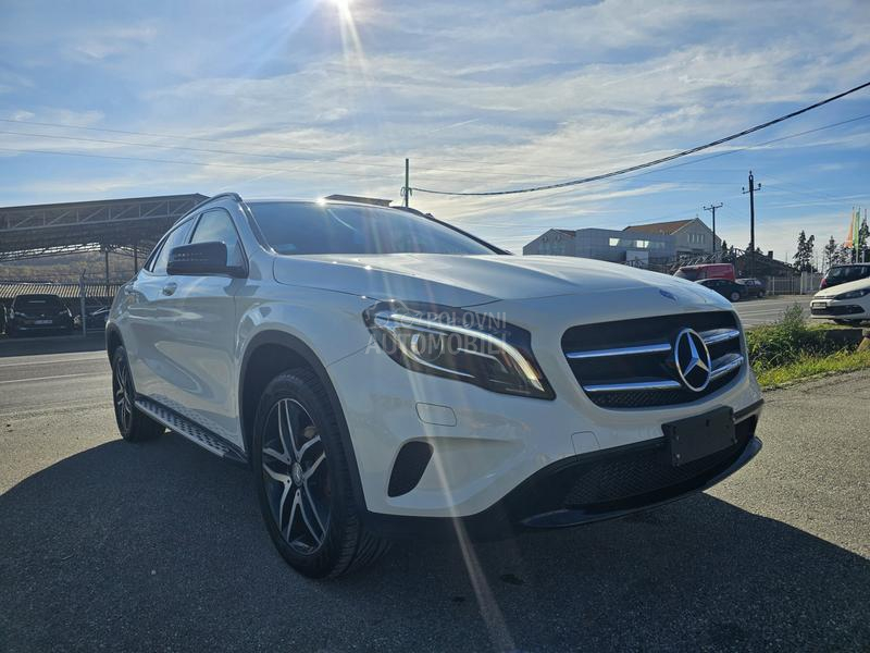 Mercedes Benz GLA 200 D STYLE