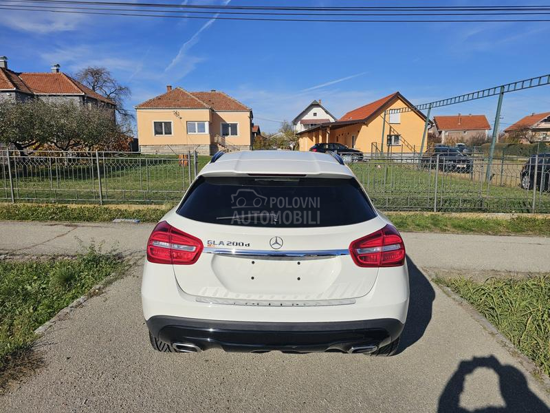 Mercedes Benz GLA 200 D STYLE