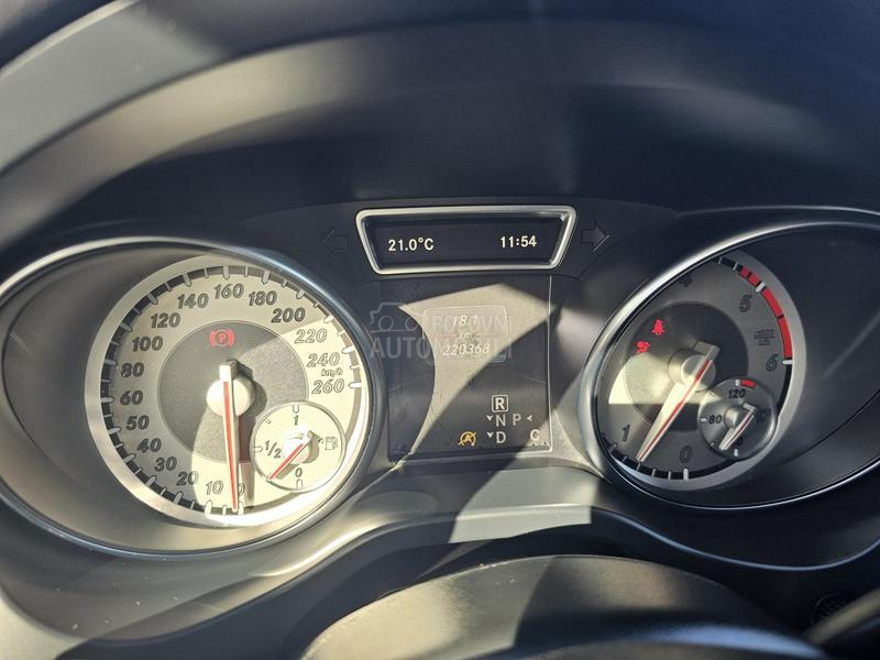 Mercedes Benz GLA 200 D STYLE