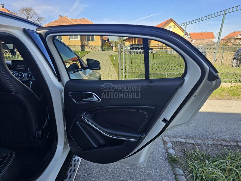 Mercedes Benz GLA 200 D STYLE
