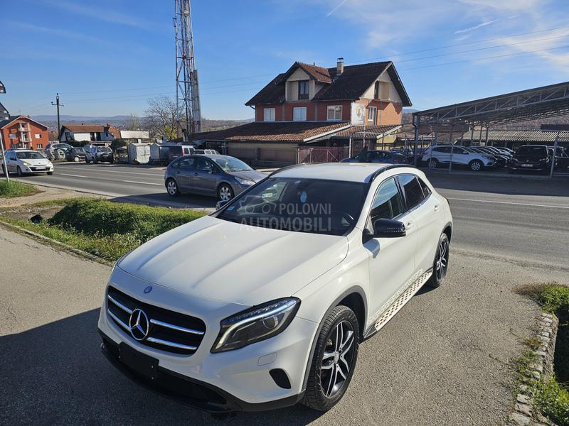 Mercedes Benz GLA 200 D STYLE