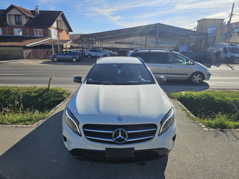 Mercedes Benz GLA 200 D STYLE