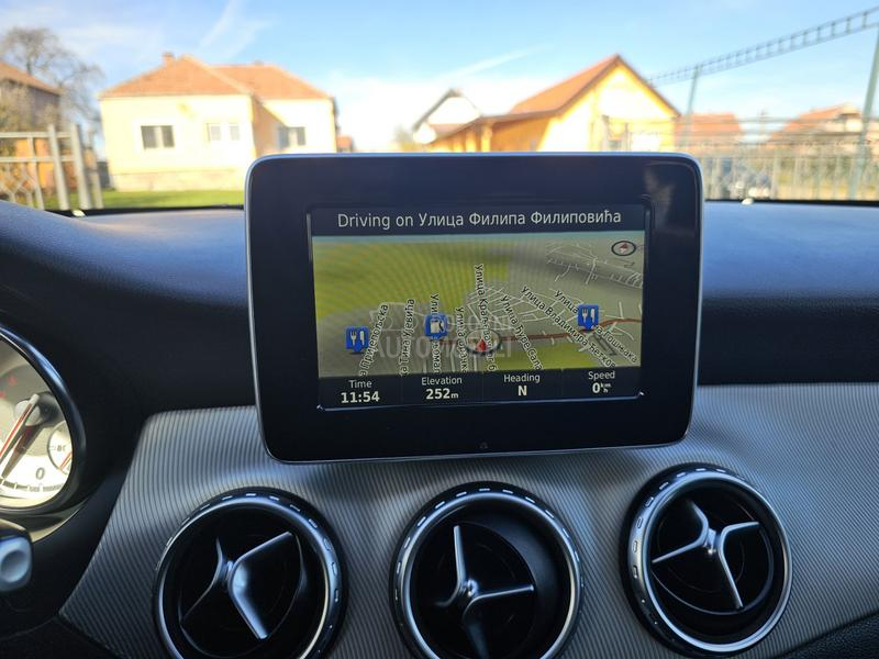 Mercedes Benz GLA 200 D STYLE