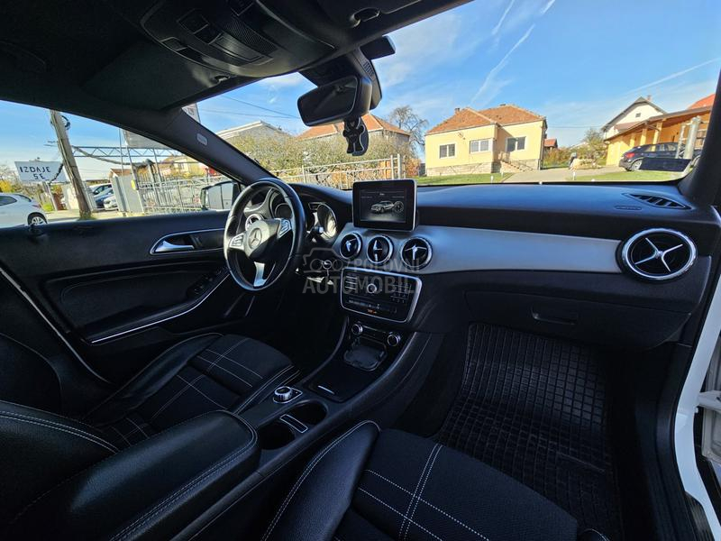 Mercedes Benz GLA 200 D STYLE