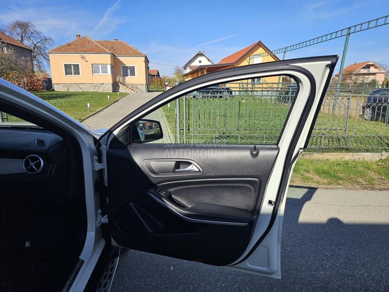 Mercedes Benz GLA 200 D STYLE