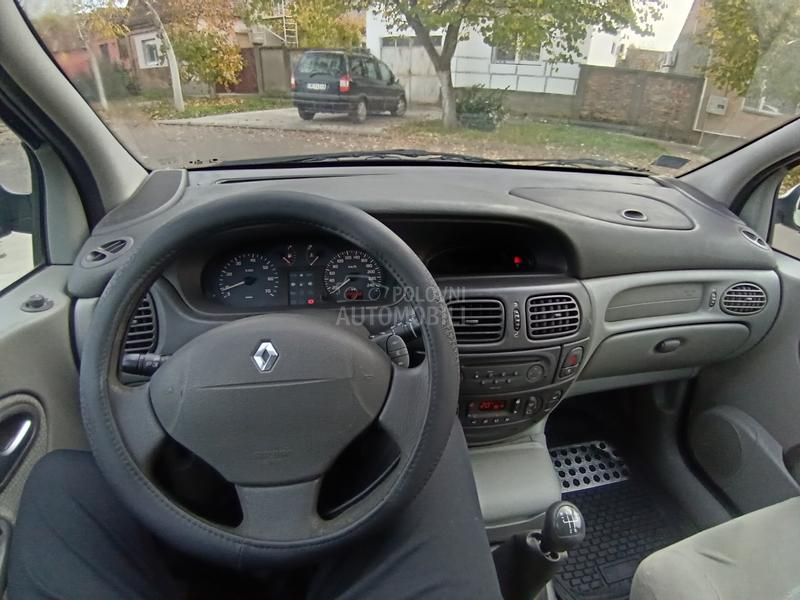 Renault Scenic vredi pogledati