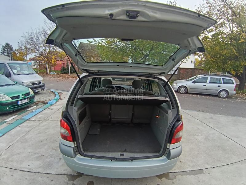 Renault Scenic vredi pogledati