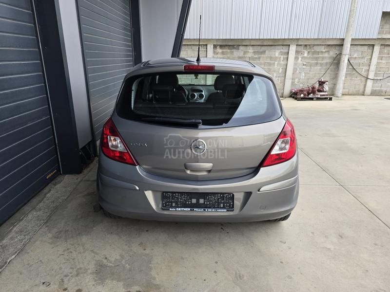 Opel Corsa D 1.2 COSMO