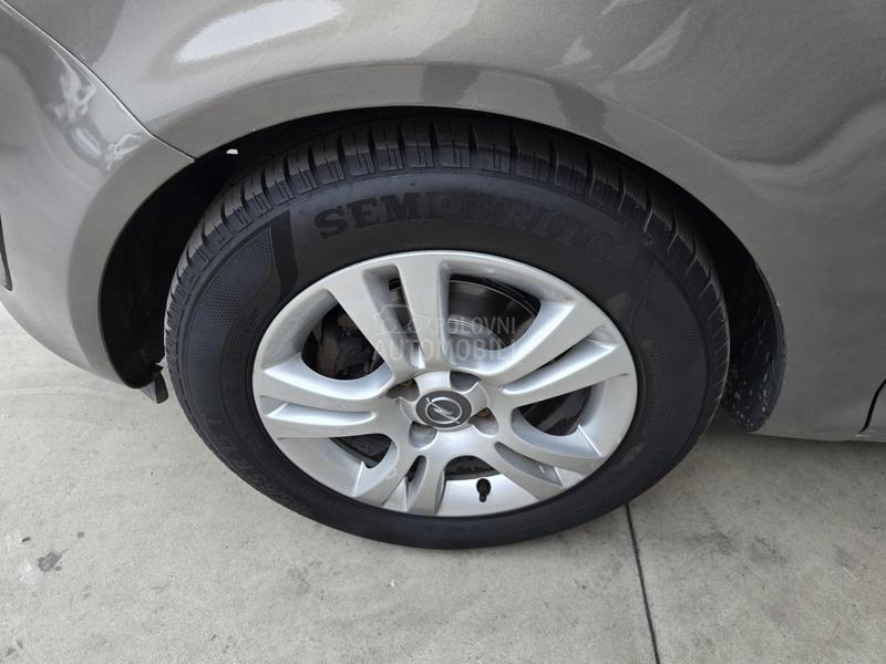 Opel Corsa D 1.2 COSMO