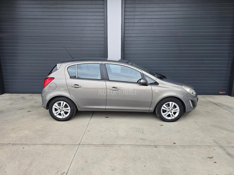 Opel Corsa D 1.2 COSMO