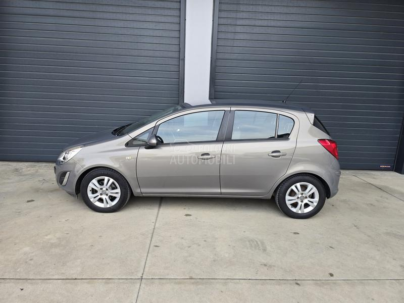 Opel Corsa D 1.2 COSMO