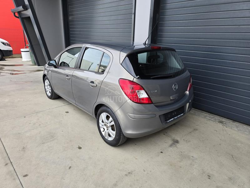 Opel Corsa D 1.2 COSMO