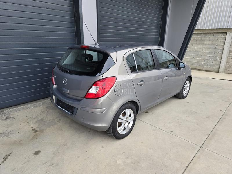 Opel Corsa D 1.2 COSMO