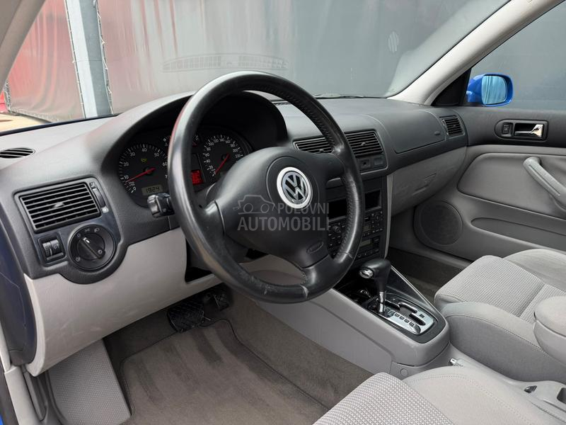 Volkswagen Golf 4 2.3 V5 CH