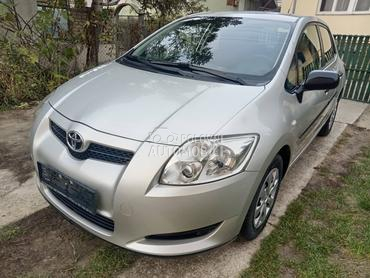 Toyota Auris 1.3  6 b r z i n a