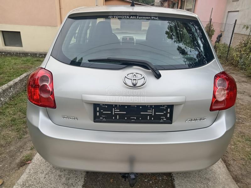 Toyota Auris 1.3  6 b r z i n a