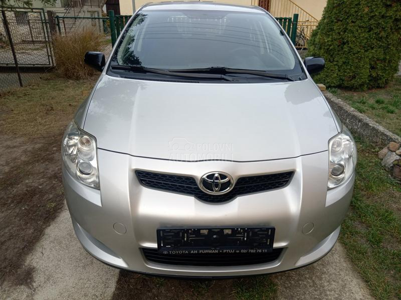 Toyota Auris 1.3  6 b r z i n a