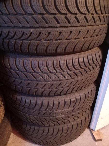 Toyota Auris 1.3  6 b r z i n a