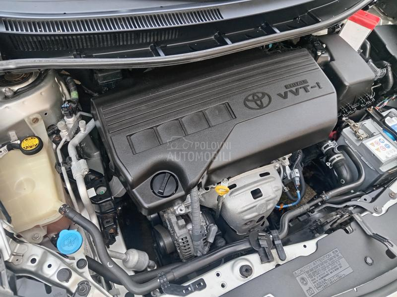 Toyota Auris 1.3  6 b r z i n a