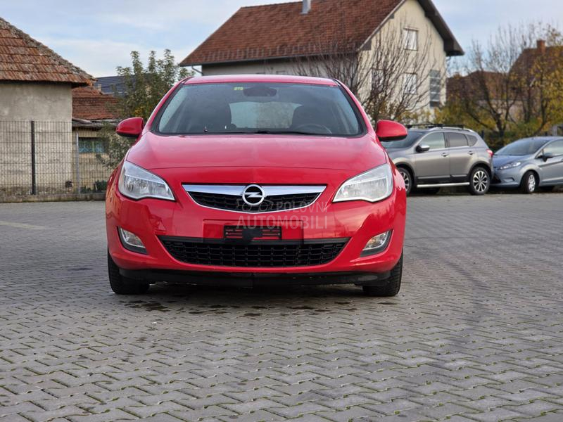 Opel Astra J 1.4 TURBO