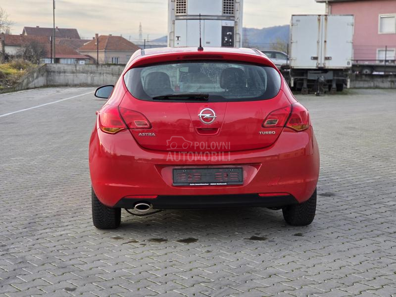 Opel Astra J 1.4 TURBO