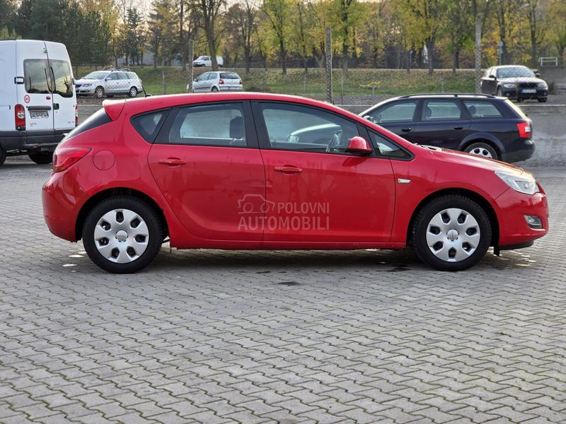Opel Astra J 1.4 TURBO