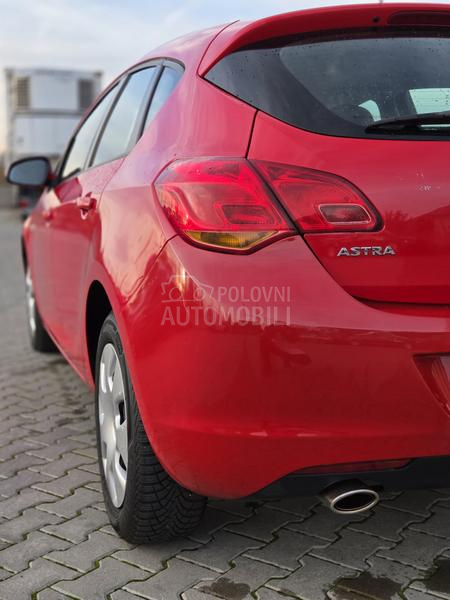 Opel Astra J 1.4 TURBO