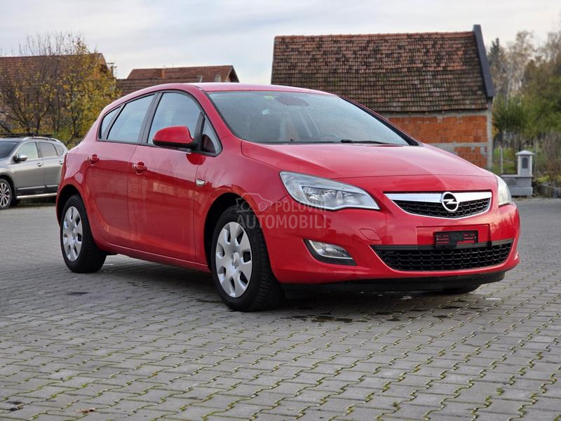 Opel Astra J 1.4 TURBO