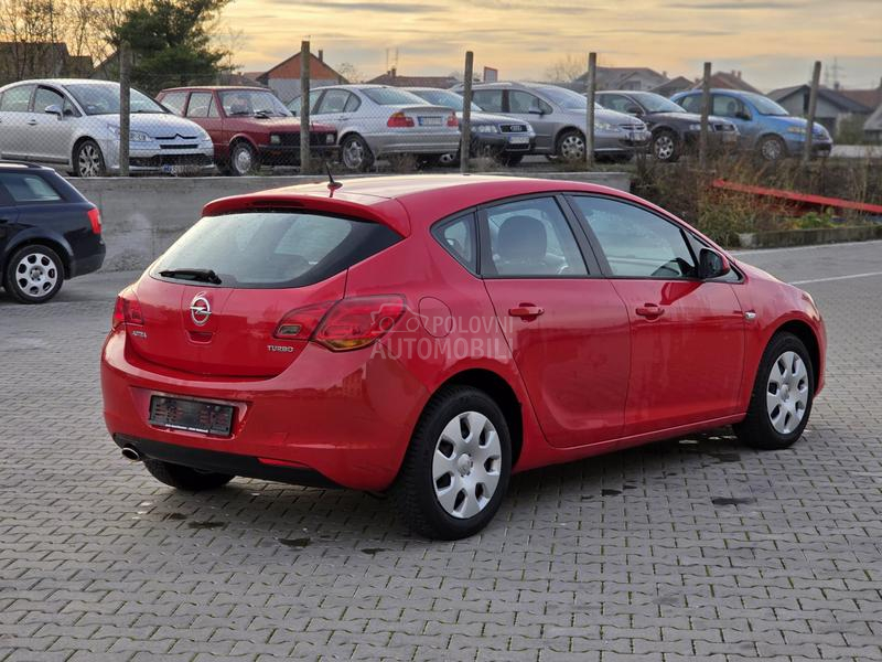 Opel Astra J 1.4 TURBO