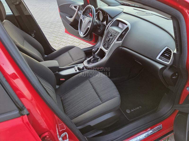 Opel Astra J 1.4 TURBO
