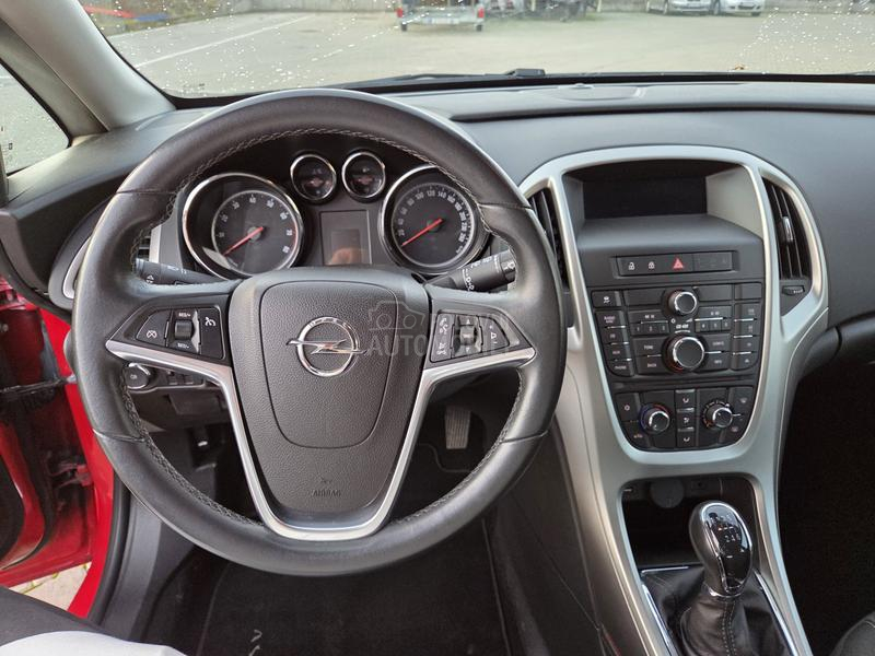 Opel Astra J 1.4 TURBO